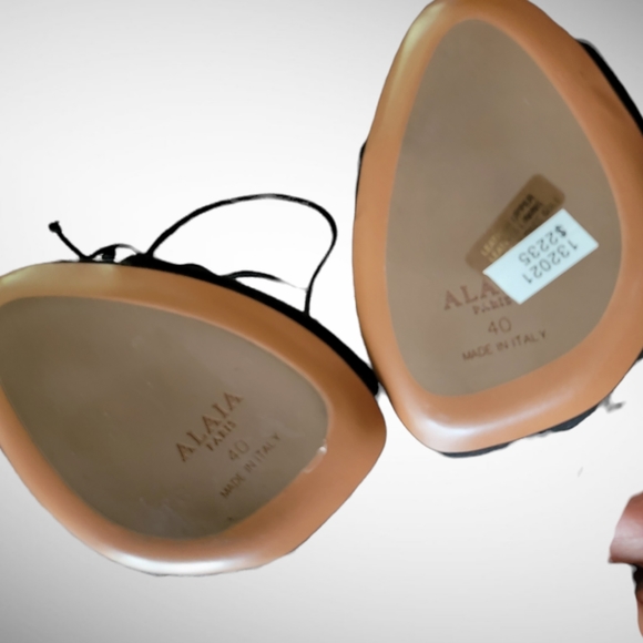 ALAIA |New in Box Black Suede w/Metallic Gold Floral Trim Open Toe Pumps S… - Picture 12 of 16